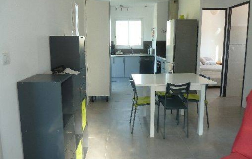 Location de vacances - Appartement à Montescot - cuisine - salle à manger-salon