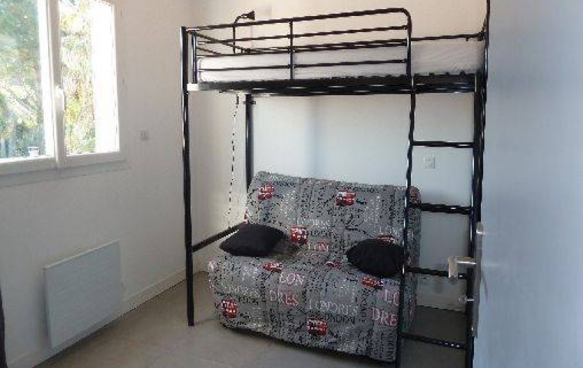 Location de vacances - Appartement à Montescot - chambre 2, 1 canapé BZ pour 2 et 1 lit simple superposé
