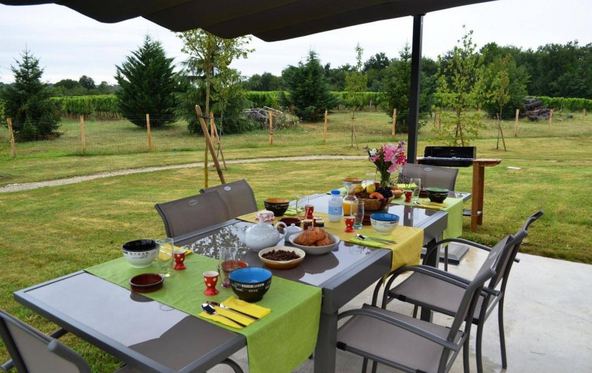 Location de vacances - Gîte à Esclottes - Terrasse gîte "Rouge"