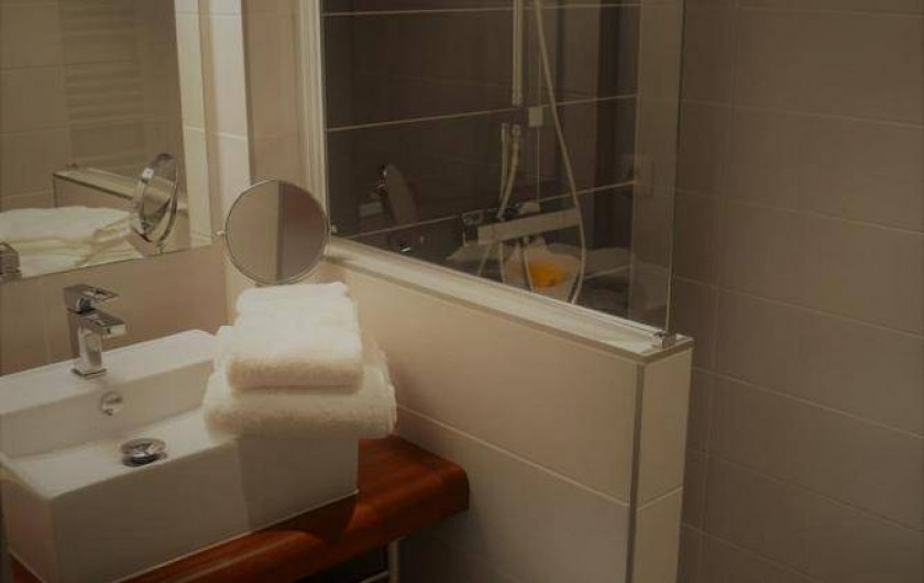 Location de vacances - Gîte à Esclottes - Salle d'eau avec douche