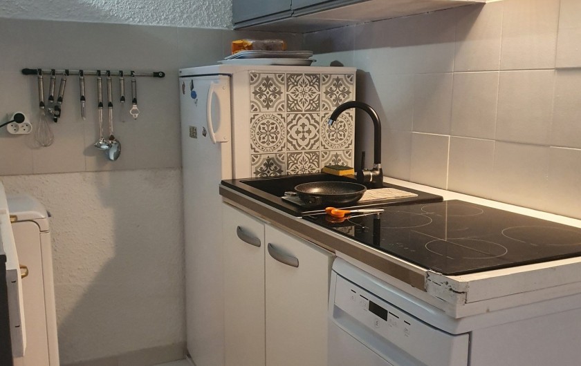 Location de vacances - Villa à Porto-Vecchio - Cuisine ouverte sur salon. Entièrement équipée.