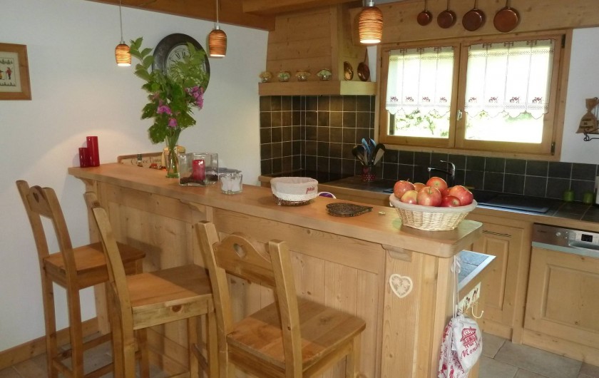 Location de vacances - Chalet à Megève - la cuisine américaine et le bar