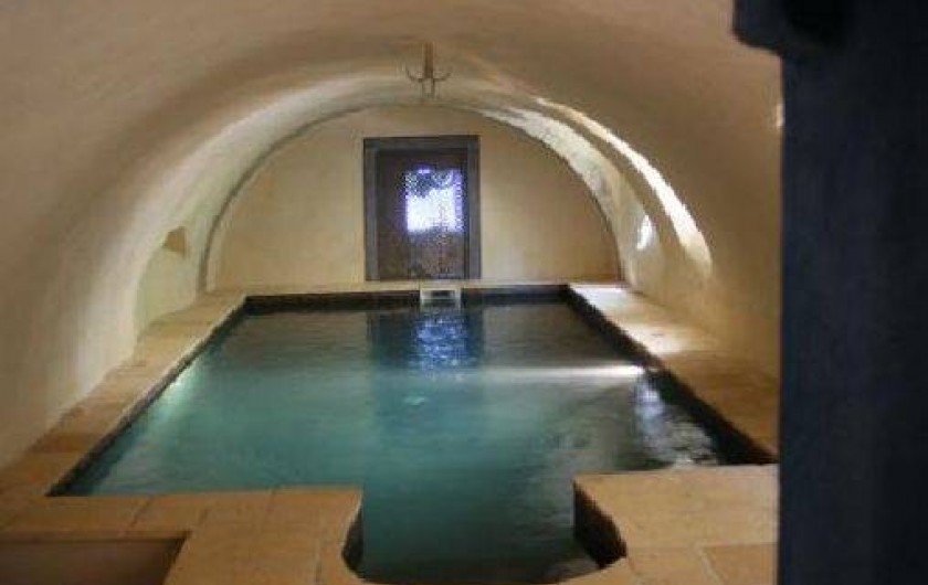 Location de vacances - Château - Manoir à Bourg-Saint-Andéol - piscine interieure de mai a octobre 