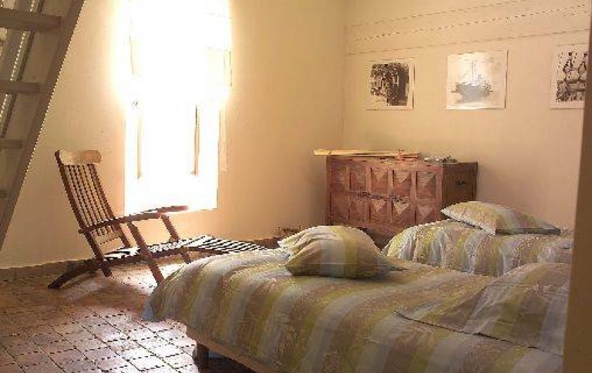 Location de vacances - Château - Manoir à Bourg-Saint-Andéol - chambre "marco polo" deux lits simples 