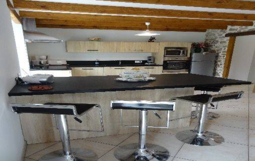 Location de vacances - Villa à Bidarray - cuisine américaine avec accés au cellier