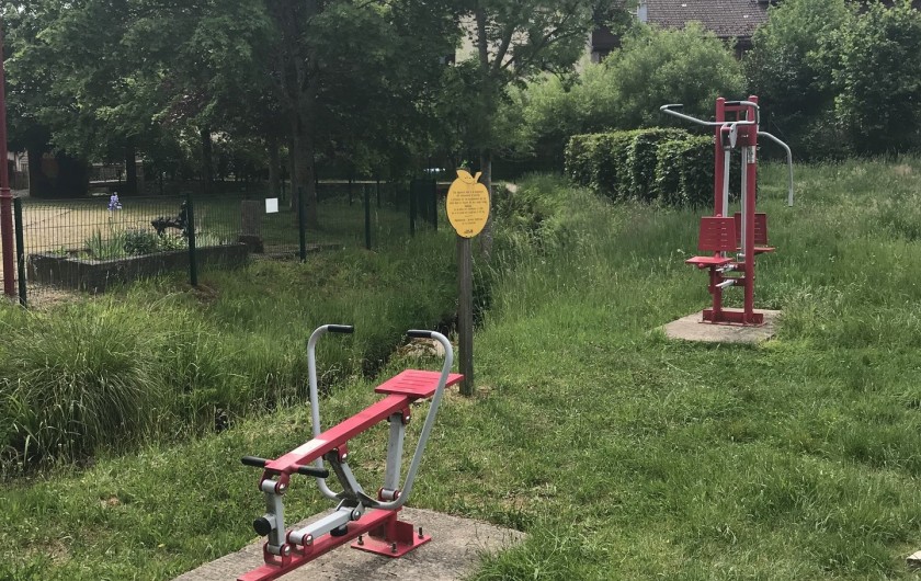 Location de vacances - Gîte à Raon-lès-Leau - Equipements sportifs au village
