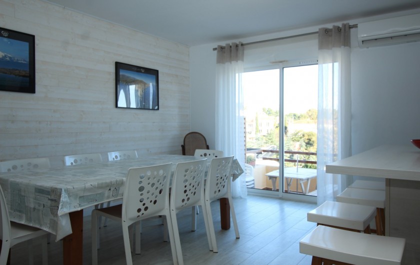 Location de vacances - Villa à Port-Vendres - Salle à manger vue mer avec accès terrasse exposée est