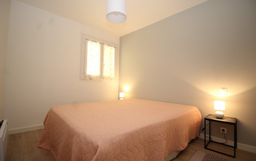 Location de vacances - Villa à Port-Vendres - Chambre côté jardin avec lit en 160 côté jardin