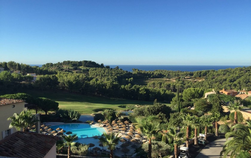 Location de vacances - Appartement à Saint-Cyr-sur-Mer - Vue depuis la terrasse