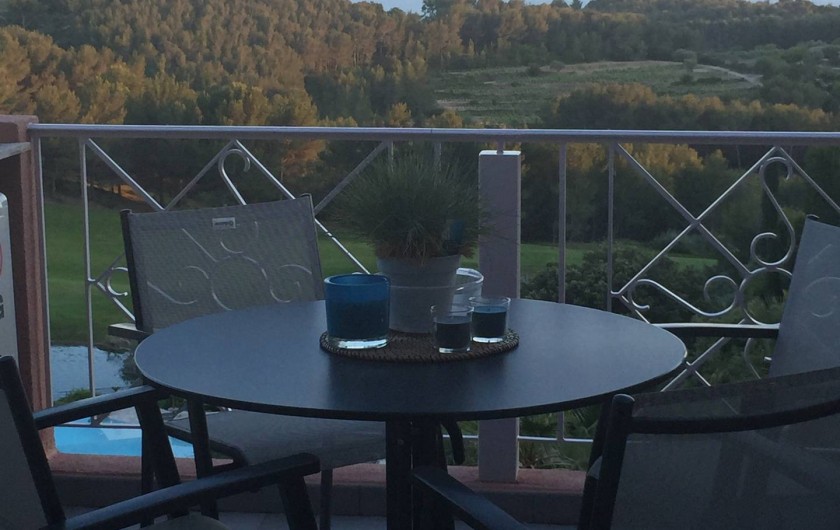 Location de vacances - Appartement à Saint-Cyr-sur-Mer - Terrasse pour 4 personnes