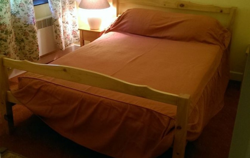 Location de vacances - Appartement à Sengouagnet - Chambre 2 Lit en 140 Placard de rangement