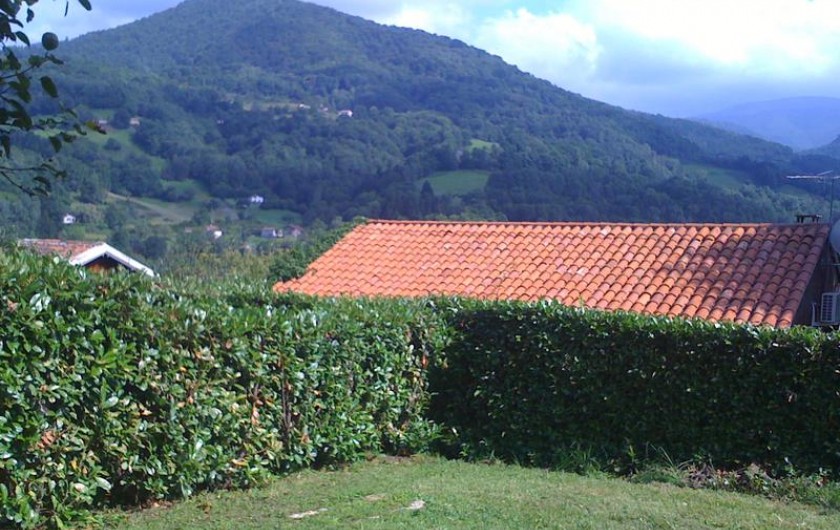 Location de vacances - Appartement à Sengouagnet - Jardin avec vue sur les montagne