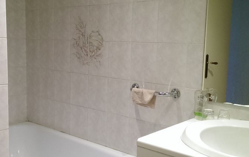 Location de vacances - Appartement à Sengouagnet - Salle de bain avec Baignoire