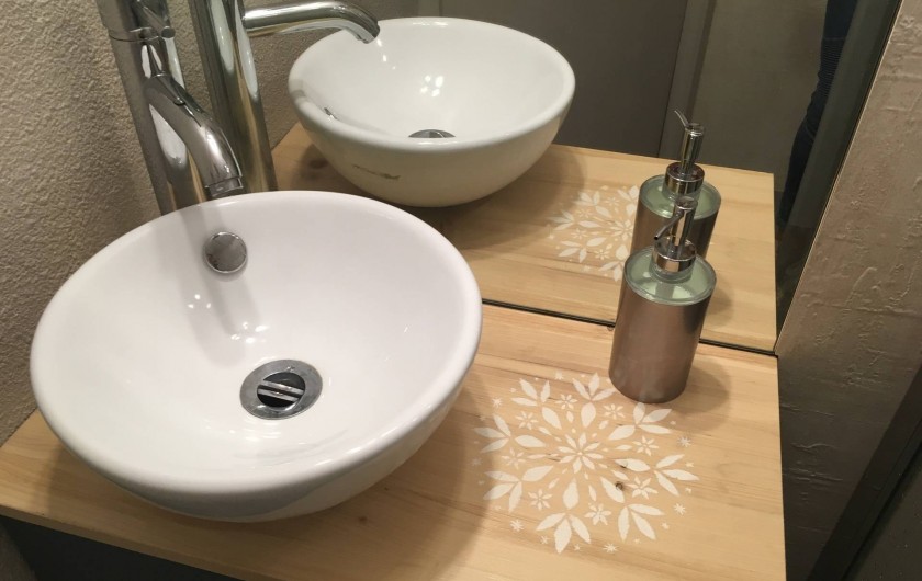 Location de vacances - Studio à Les Carroz d'Arâches - Lavabo