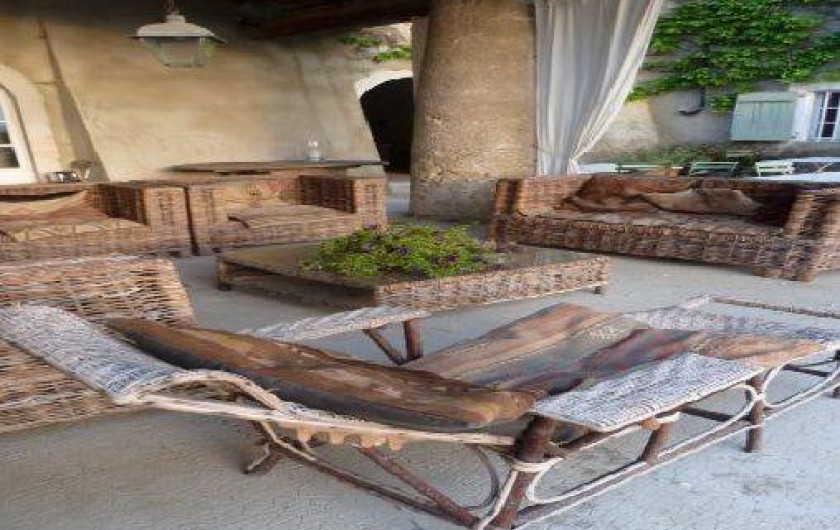 Location de vacances - Chambre d'hôtes à Saint-Lager-Bressac - Salon d'été dans la cour 