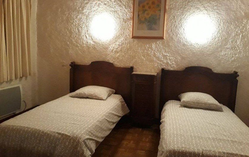 Location de vacances - Appartement à Autignac - Chambre avec 2 lits simples du gîte 2 pour 4 personnes