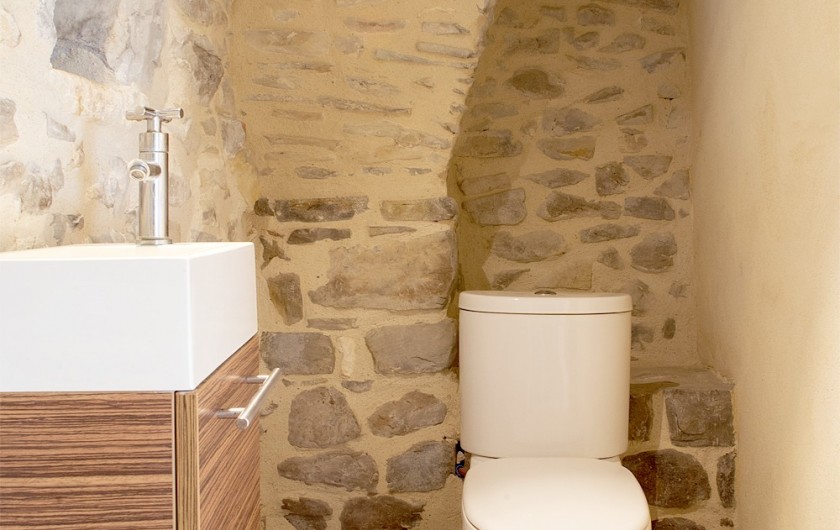 Location de vacances - Mas à Bouquet - Un toilette séparé au rez-de-chaussée