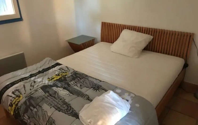 Location de vacances - Villa à Sainte-Maxime - Chambre du bas avec lit 160
