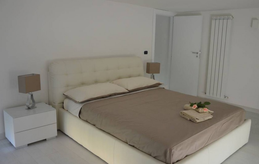 Location de vacances - Appartement à Naples - Une chambre avec un lit double