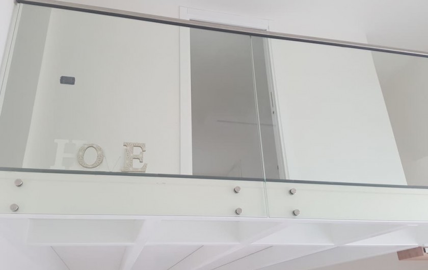 Location de vacances - Appartement à Naples - Entrée avec balustrade en verre