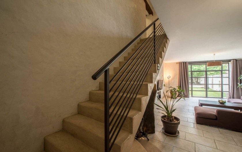 Location de vacances - Mas à Visan - Escalier vers les chambres