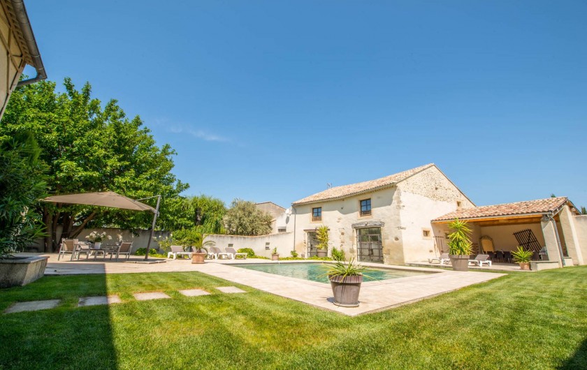 Location de vacances - Mas à Visan - piscine, jardin et plage de piscine