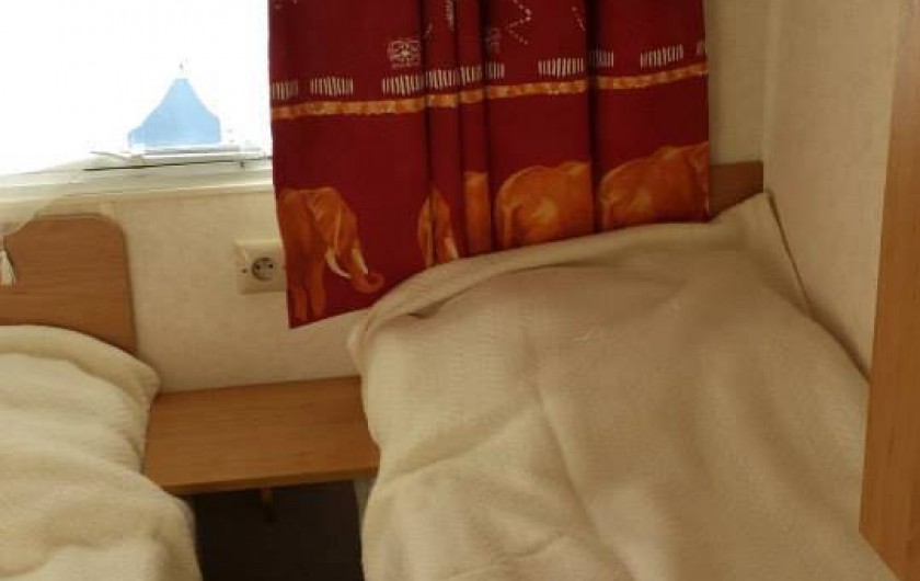 Location de vacances - Bungalow - Mobilhome à Le Muy - chambre 2 lits enfants
