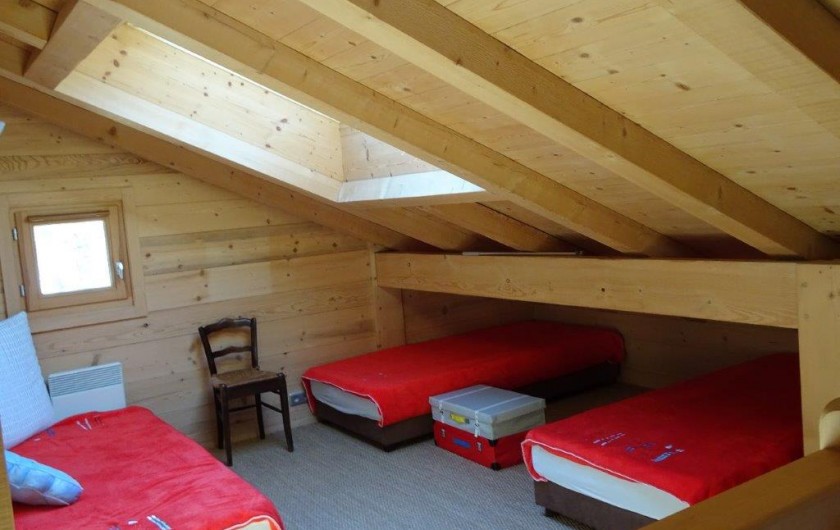 Location de vacances - Chalet à Les Contamines-Montjoie - Dortoir en haut avec 4 lits simples