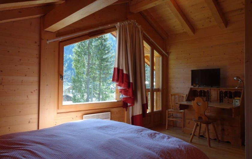 Location de vacances - Chalet à Les Contamines-Montjoie - Chambre du haut avec WC séparés et Salle de bain indépendante avec baignoire