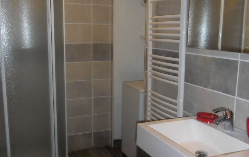 Location de vacances - Gîte à Saint-Pierre-de-Nogaret - Deuxième salle d'eau
