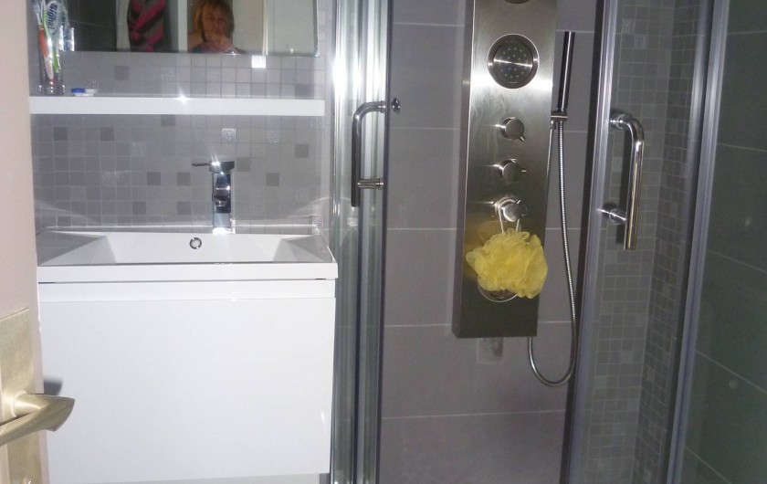 Location de vacances - Appartement à Le Grau-du-Roi - salle de douche