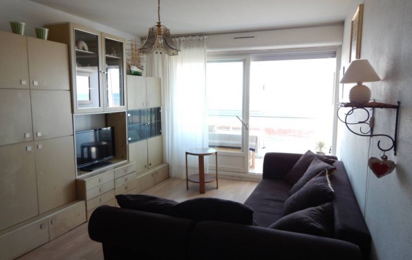 Location de vacances - Appartement à Courseulles-sur-Mer - Salon avec canapé convertible