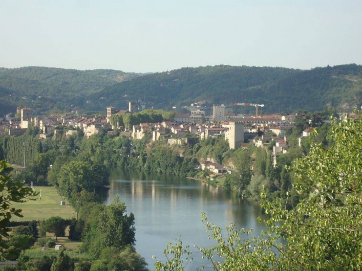 Location de vacances - Maison - Villa à Cahors - Vue de Cahors sur les bords du Lot