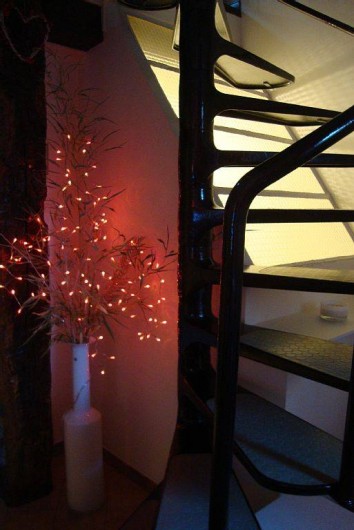 Location de vacances - Maison - Villa à Cahors - escalier intérieur