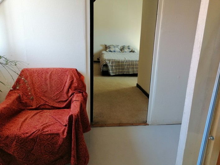 Location de vacances - Appartement à Haplincourt - espace lecture, vue sur la chambre 1