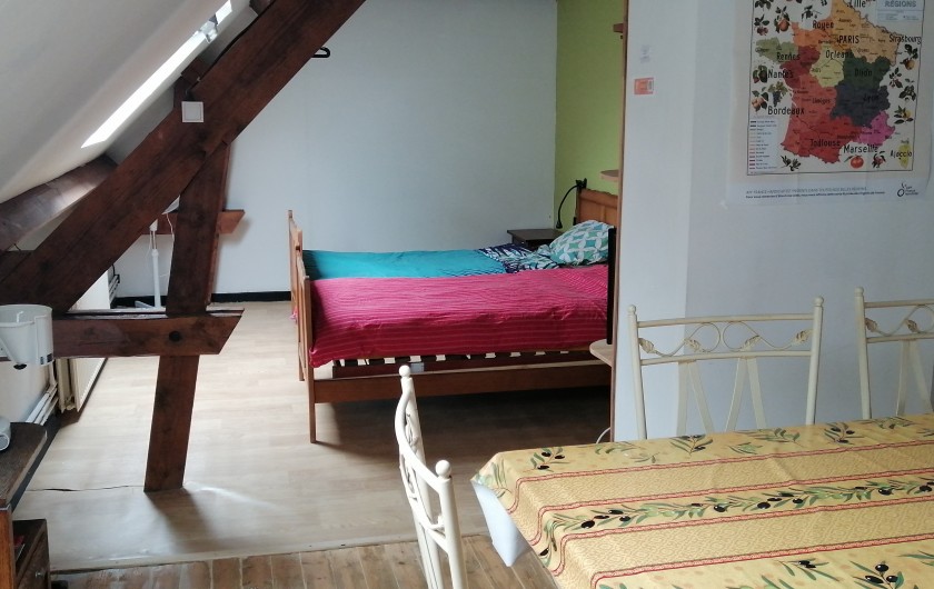 Location de vacances - Appartement à Haplincourt - 2ème chambre, vue de l'espace repas