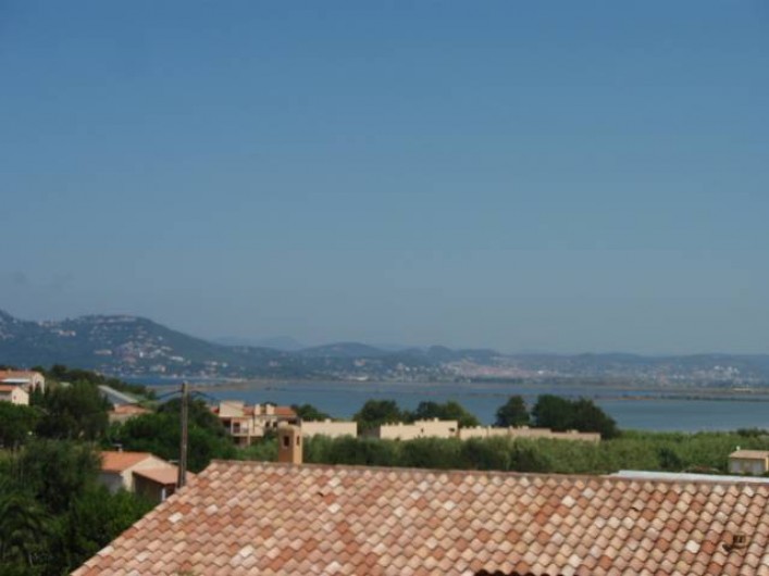 Location de vacances - Villa à Hyères - vue d une chambre port Hyères