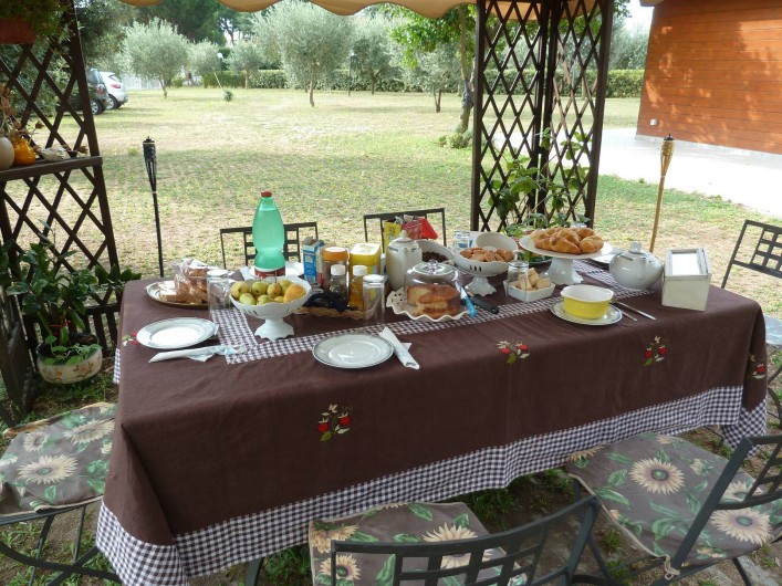 Location de vacances - Chalet à Pozzuoli - Le petit déjeuner dans le jardin