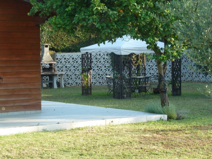 Location de vacances - Chalet à Pozzuoli - jardin avec barbecue et gazebo
