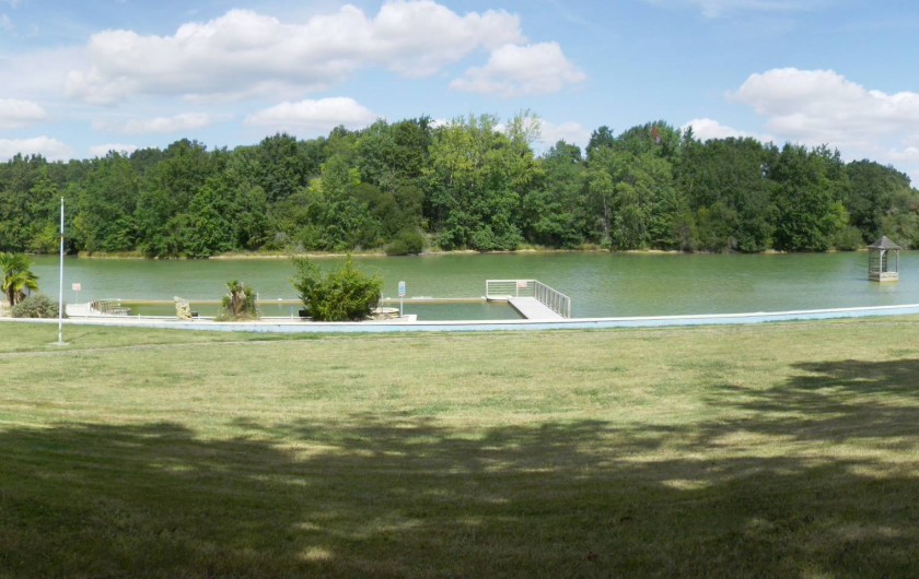 Location de vacances - Chalet à Bretagne-d'Armagnac - CHALET GUZET Zone baignade (piscine en eau naturelle )32 ml x 11.50 ml  et