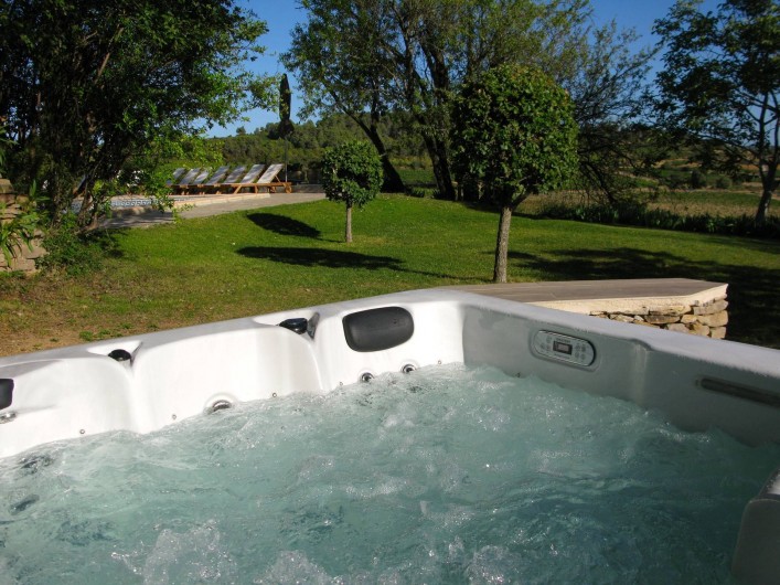 Location de vacances - Gîte à Minerve - le jacuzzi