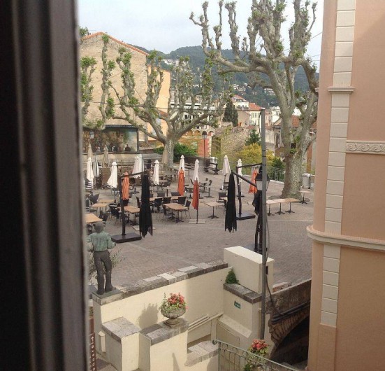 Location de vacances - Appartement à Cannes - Vue sur la place Bellevue.