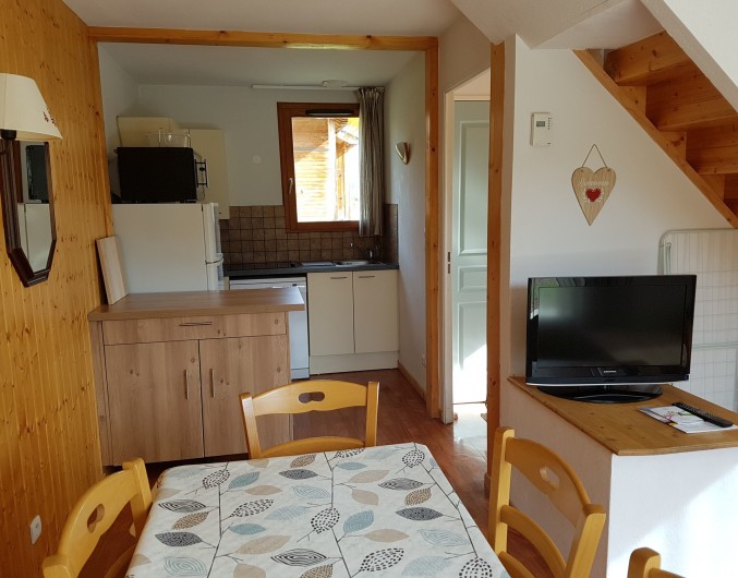 Location de vacances - Chalet à Le Dévoluy - Cuisine équipé, plaque vitrocéramique, micro-ondes/ four,  lave vaisselle....