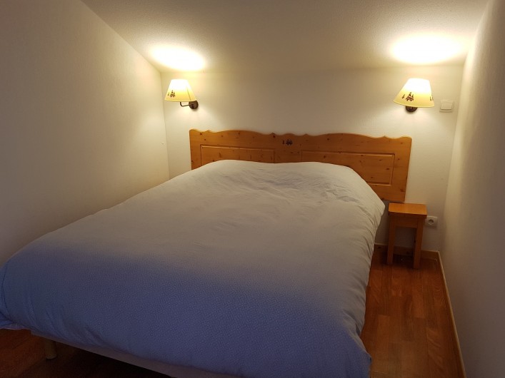 Location de vacances - Chalet à Le Dévoluy - Chambre 1 , grand lit 140 cm