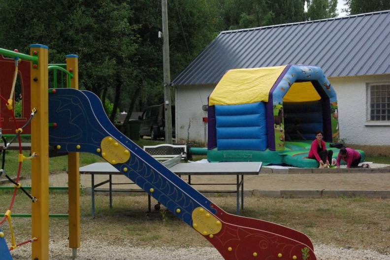 Location de vacances - Camping à Mézières-sous-Lavardin - Structure gonflable pour petits