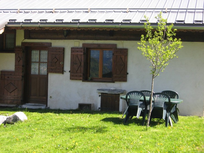 Location de vacances - Chalet à Hauteluce - Entrée du studio avec sa terrasse.
