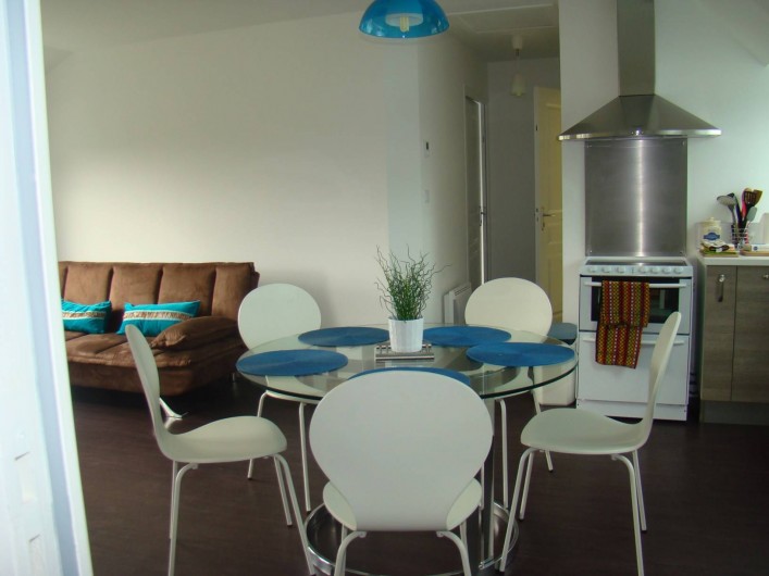 Location de vacances - Appartement à Vannes - Coin salle à manger vu de l'entrée de la chambre 'Est'