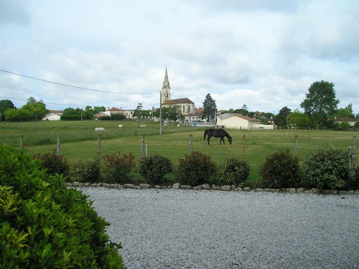 Location de vacances - Villa à Queyrac - Vue sur le village et les prairies environnantes