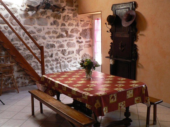 Location de vacances - Gîte à Saint-Victor-Malescours - Table de salle à manger 8 places minimum