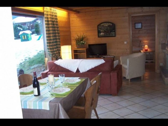 Location de vacances - Appartement à Combloux - Salle à manger et salon, face au Mont-Blanc et sans vis à vis.